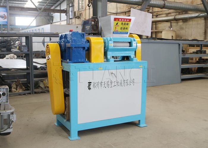 Kimyasal Kuru Toz Rulo Pres Makinesi için 2t / H Kapasiteli Gübre Kırma Makinesi