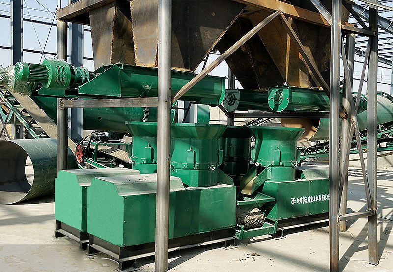 Düz ölçekli granulatör Gübre Üretim Hattı Düşük Enerji Tüketimi Silindrik Parçacıklar ISO9001 Sertifikalı